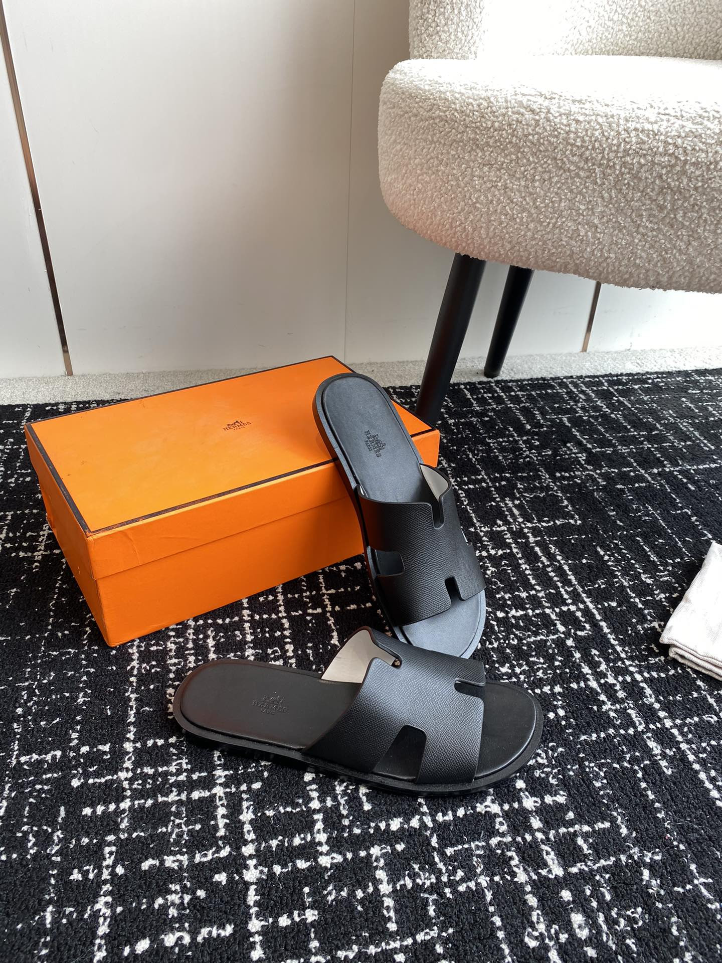 UA H**me5 Izmir sandal