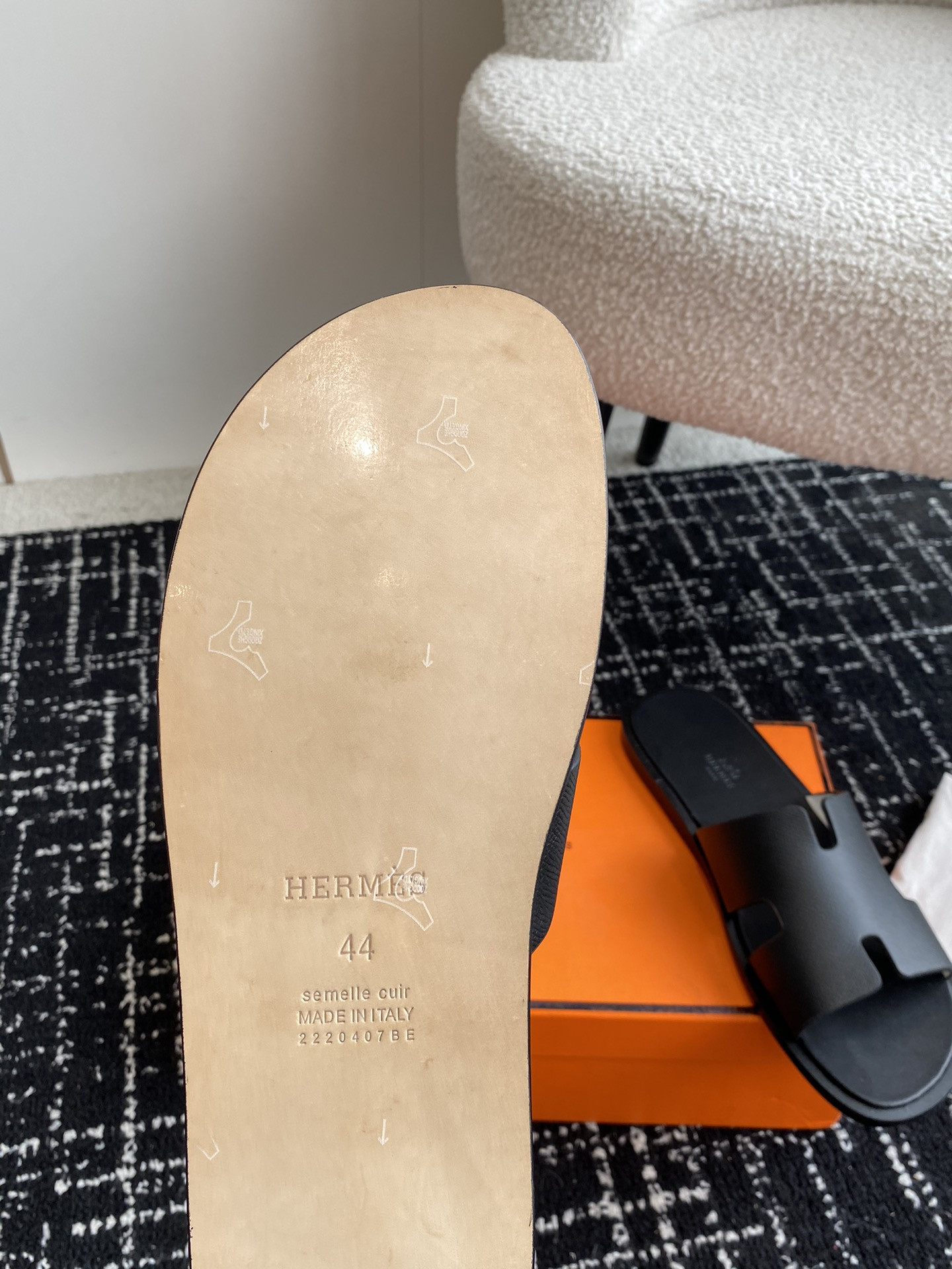 UA H**me5 Izmir sandal