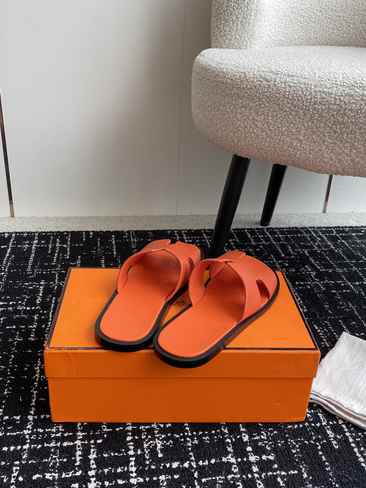 UA H**me5 Izmir sandal