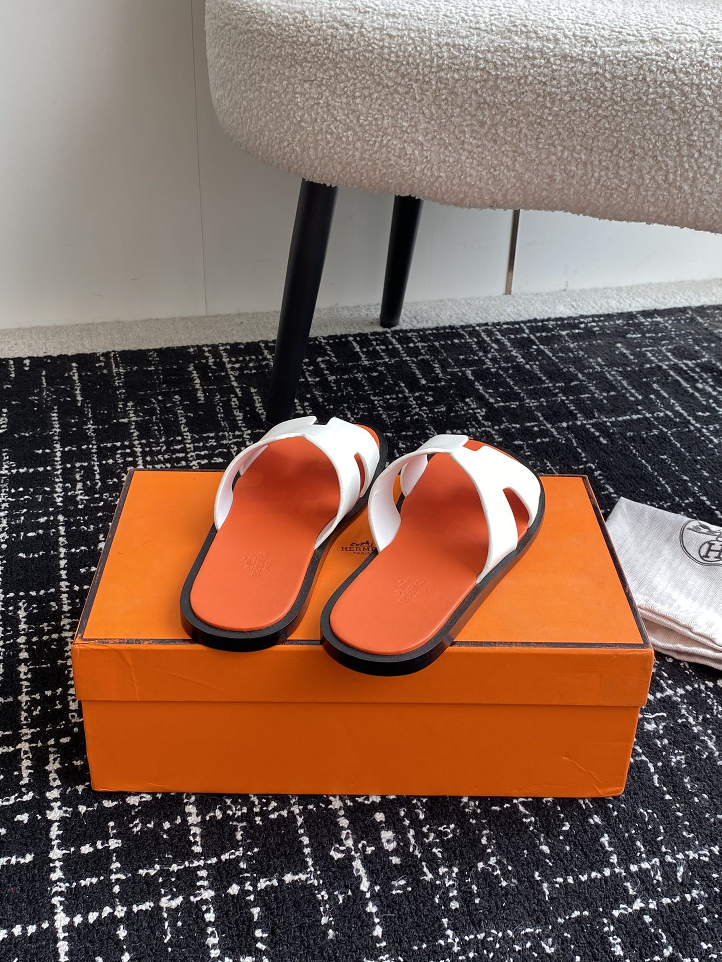 UA H**me5 Izmir sandal