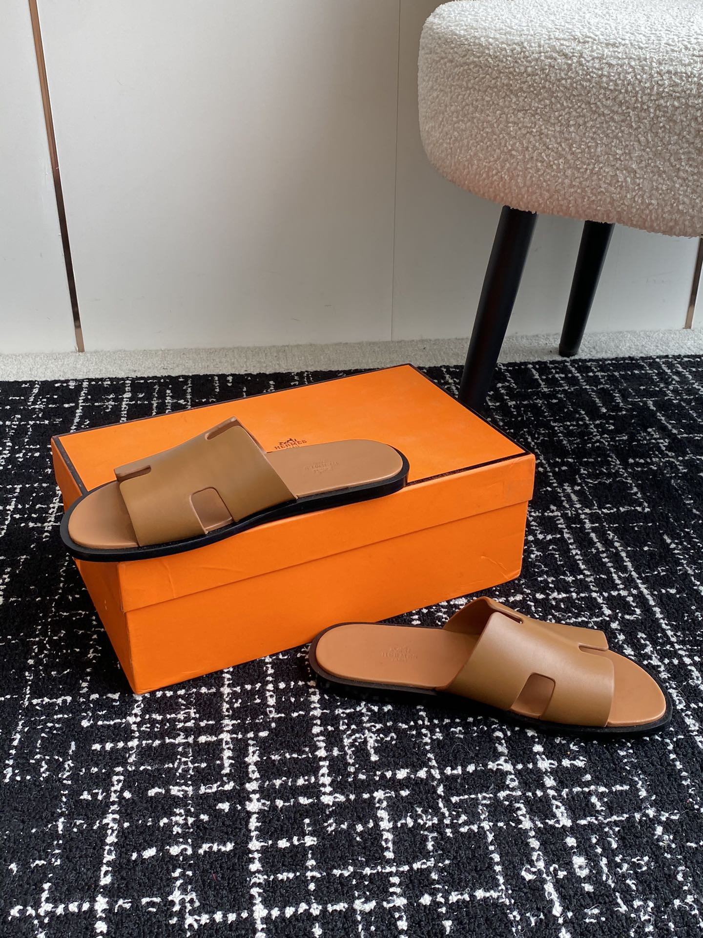 UA H**me5 Izmir sandal