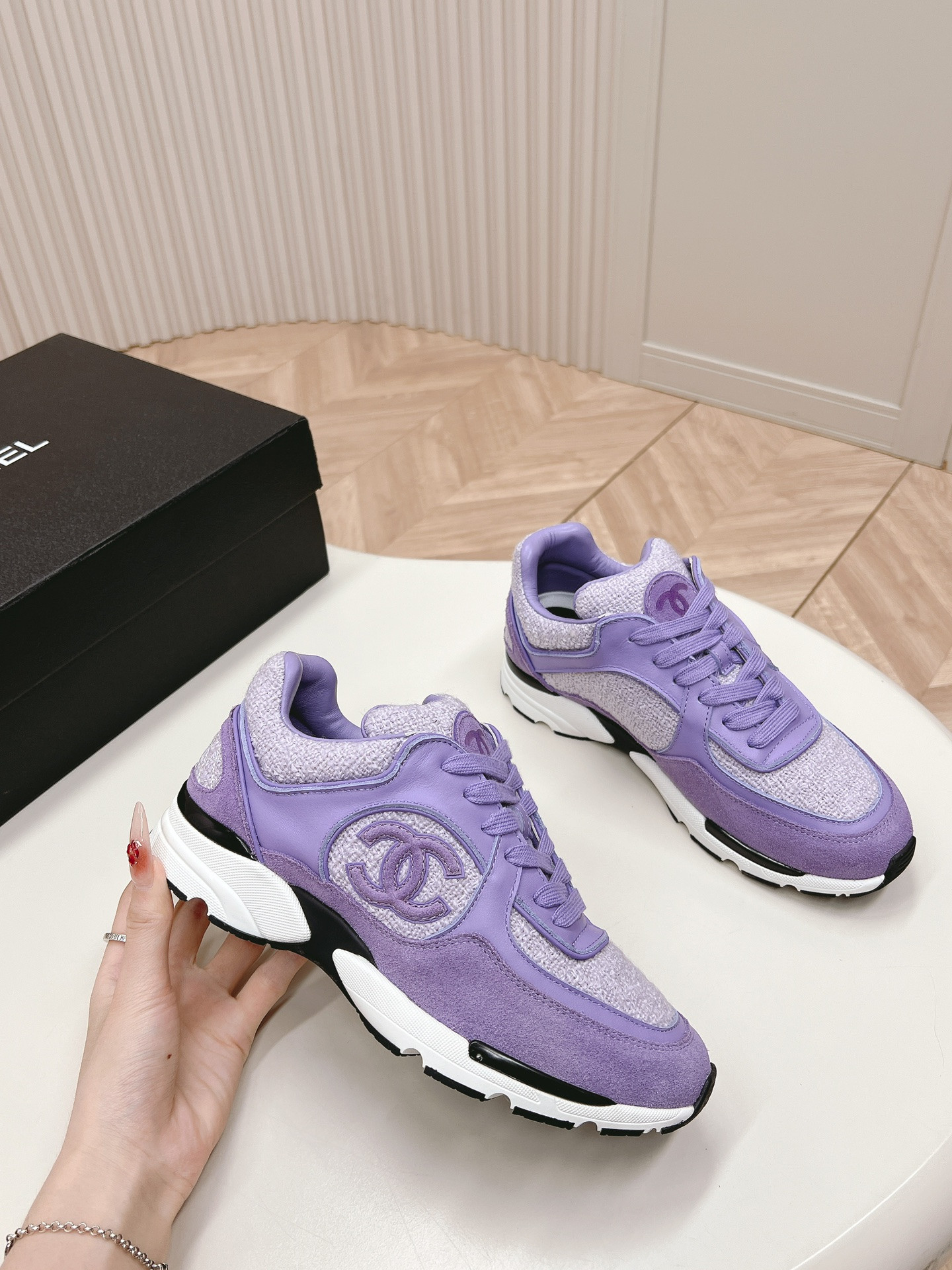 UA Ch**el SNEAKER