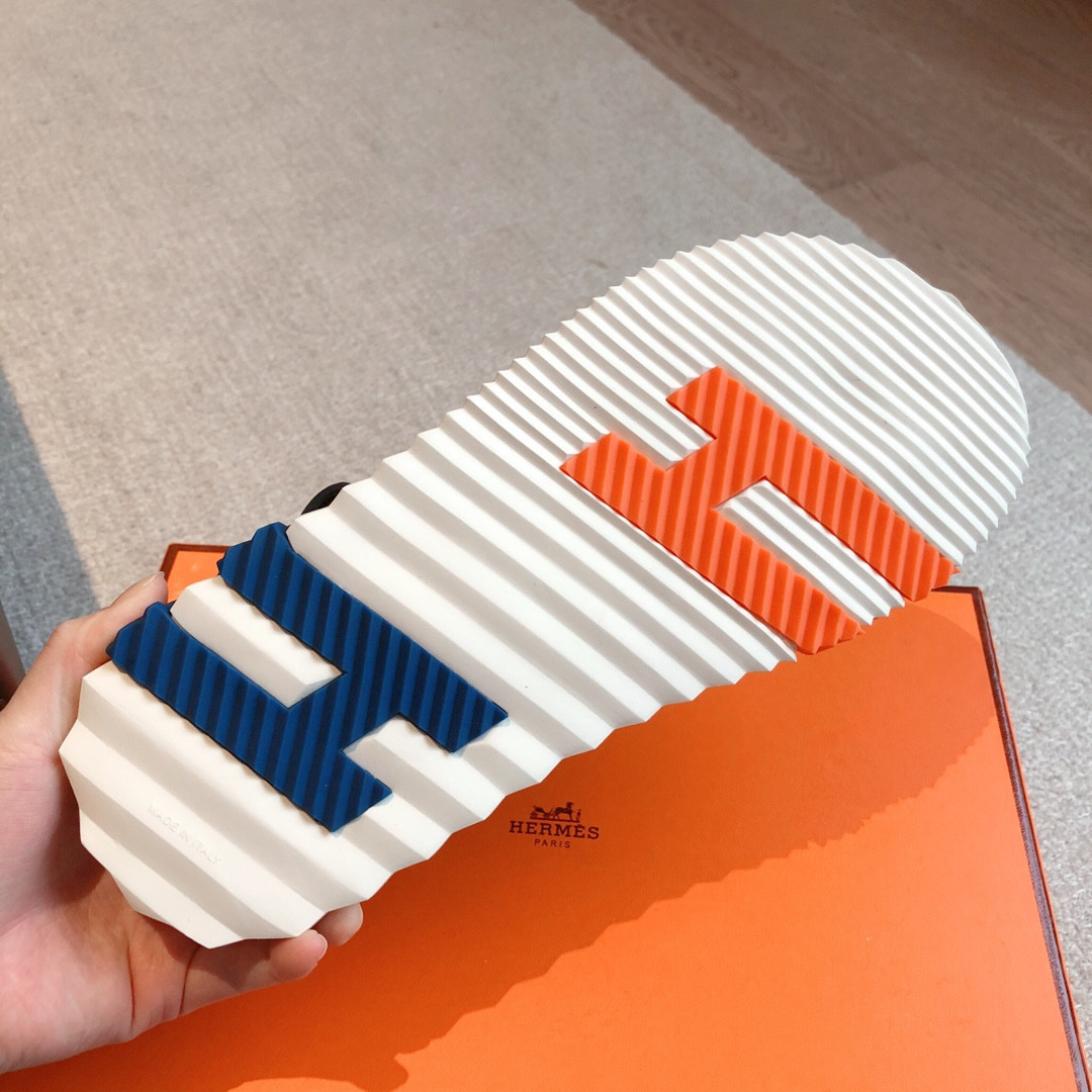 UA H**me5 Electric sandal
