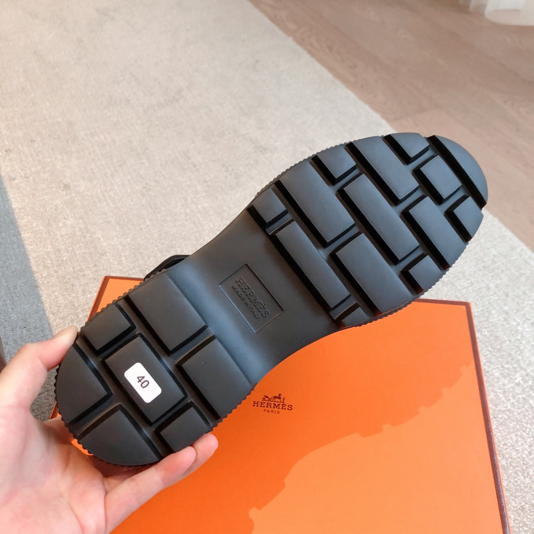 UA H**me5 Item sandal