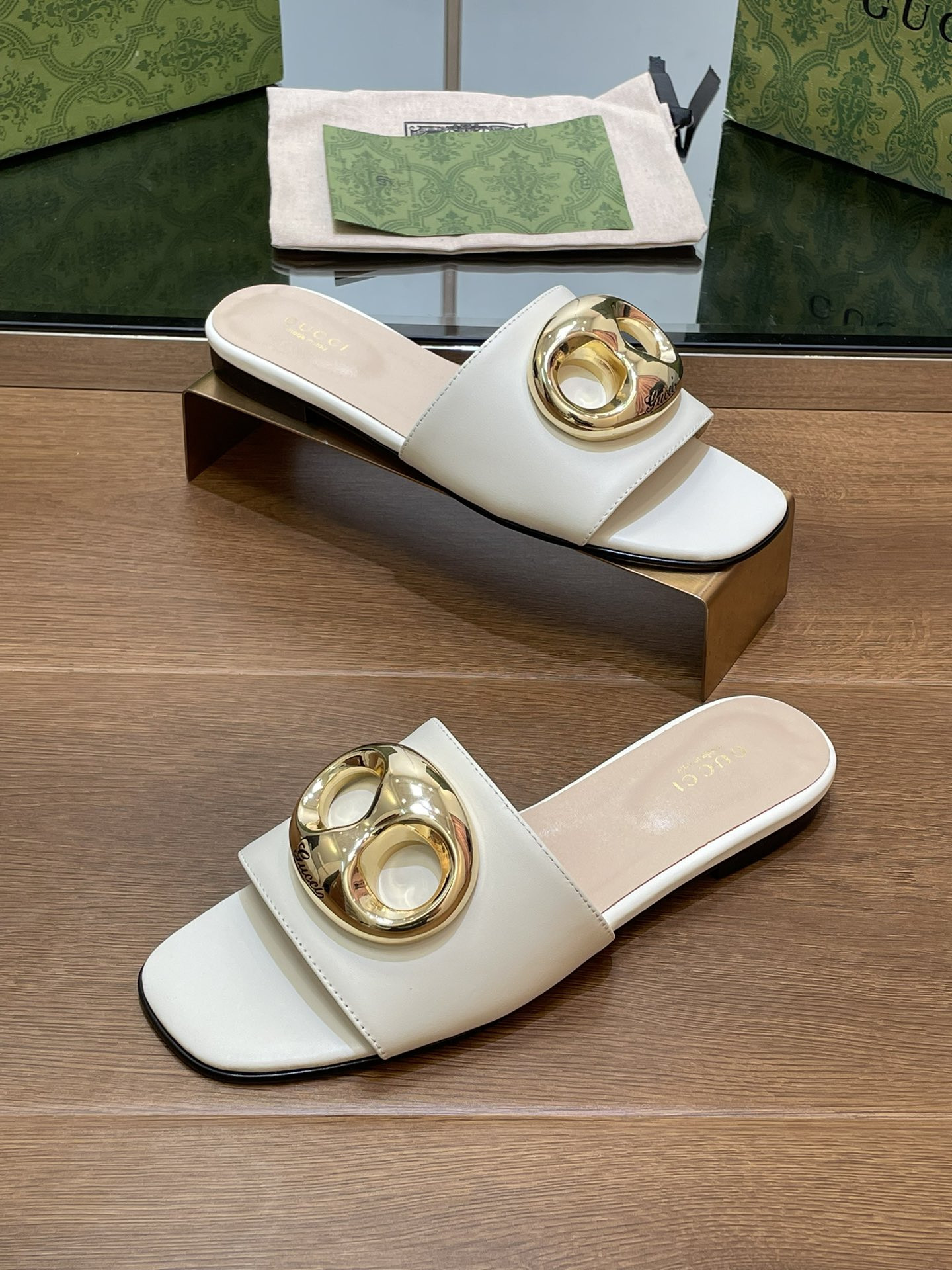 UA Gvc*1 MARINA CHAIN SLIDE