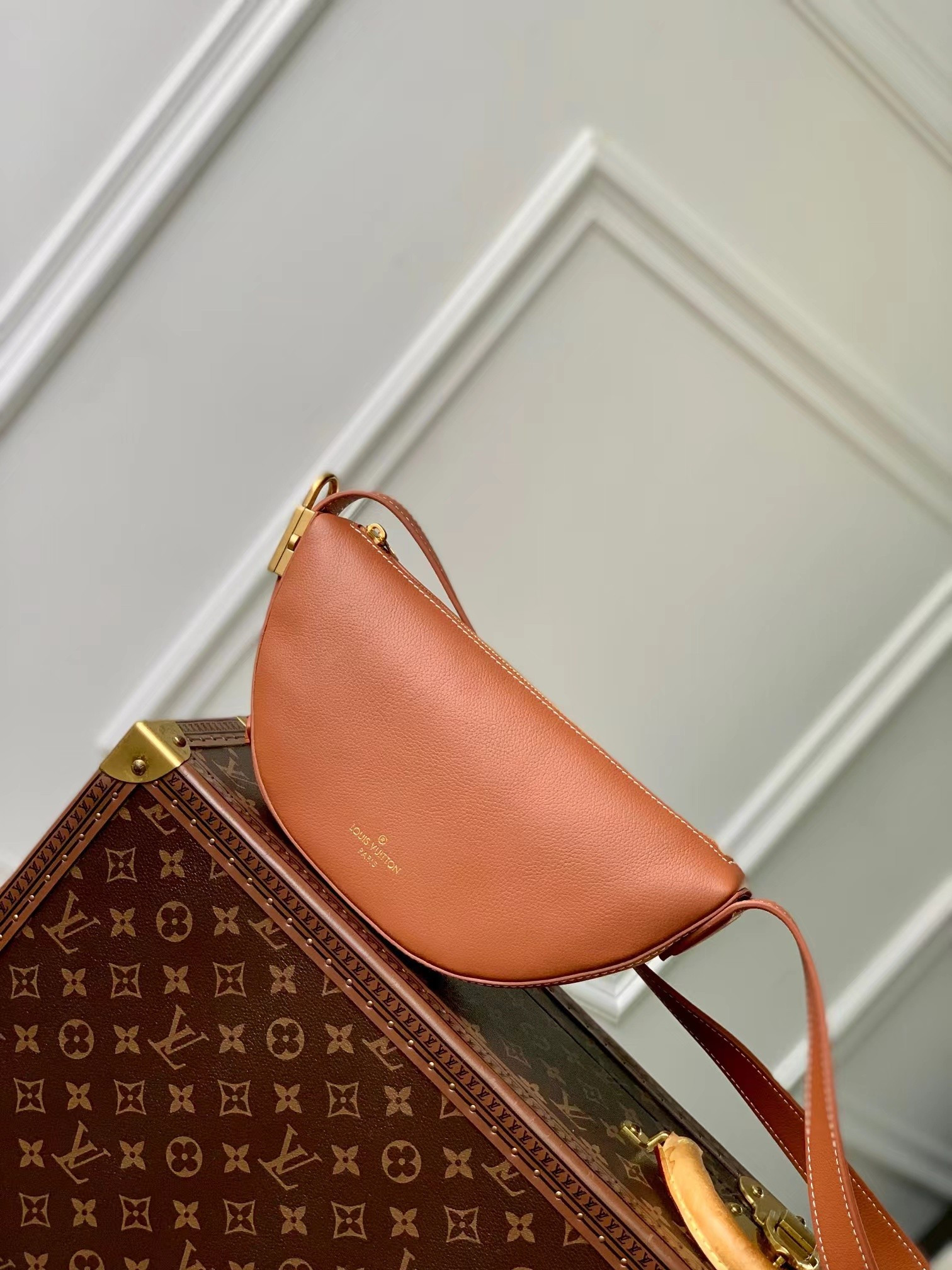 LV Low Key Bumbag M83546 28x13x5.5CM