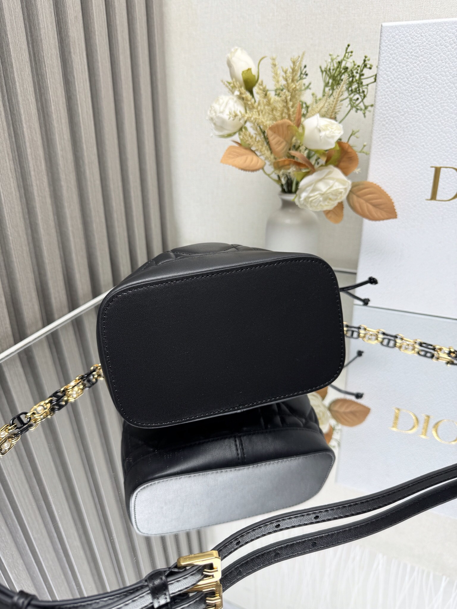 Small D10r Jolie Bucket Bag 17 x 16 x 10.5 cm