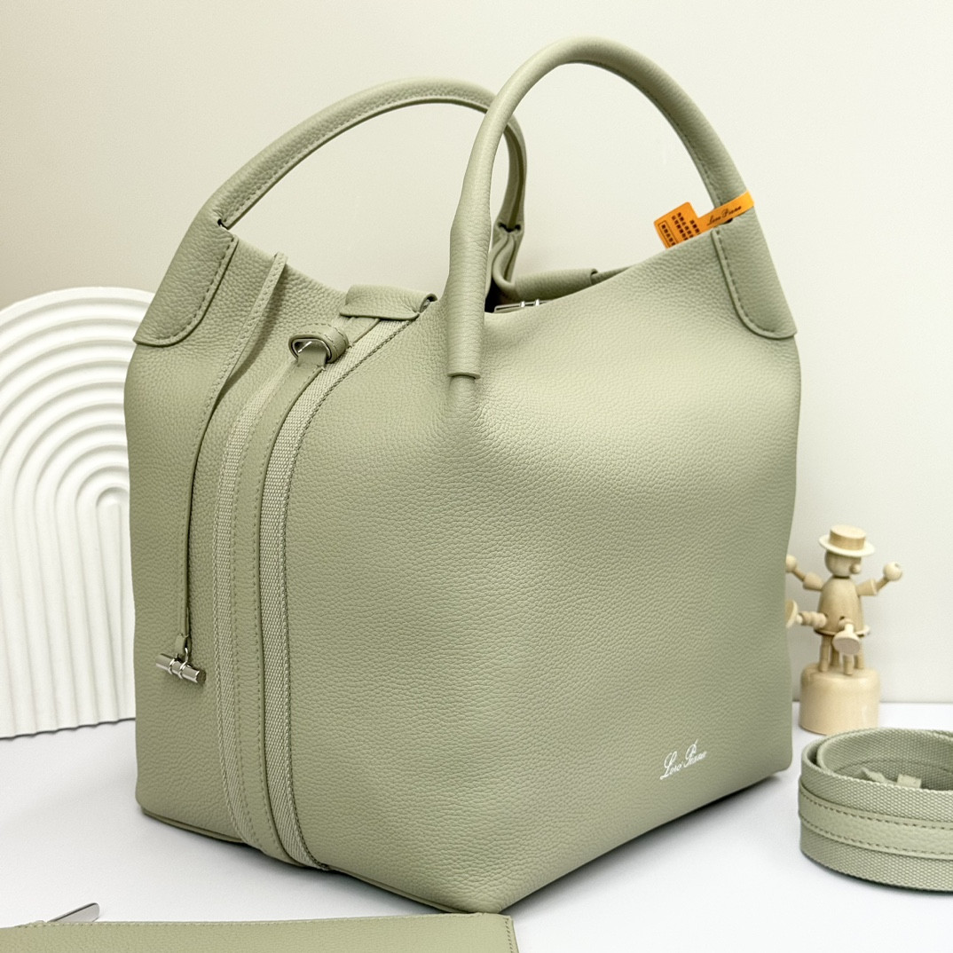 L0r0 P1ana Large Bale Bag Grained Calfskin 24 x 20 x 27 cm