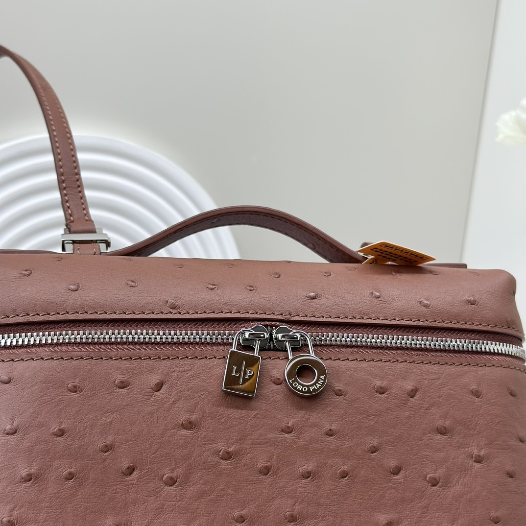 L0r0 P1ana Extra Pocket backpack L23.5 Ostrich-grained Leather 23 x 21 x 8 cm