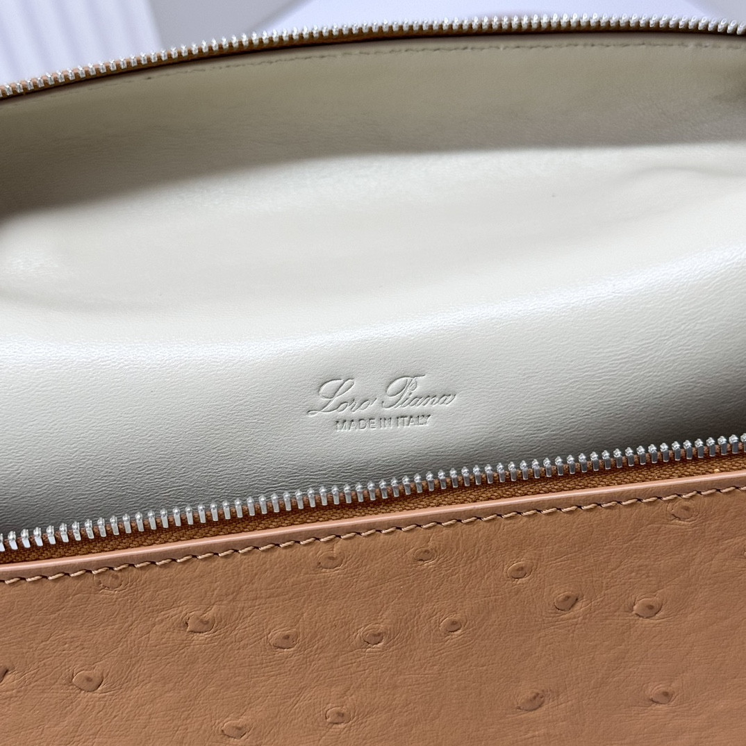 L0r0 P1ana Extra Pocket backpack L23.5 Ostrich-grained Leather 23 x 21 x 8 cm