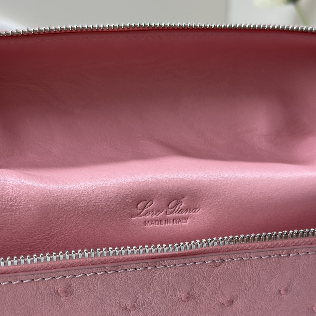 L0r0 P1ana Extra Pocket backpack L23.5 Ostrich-grained Leather 23 x 21 x 8 cm