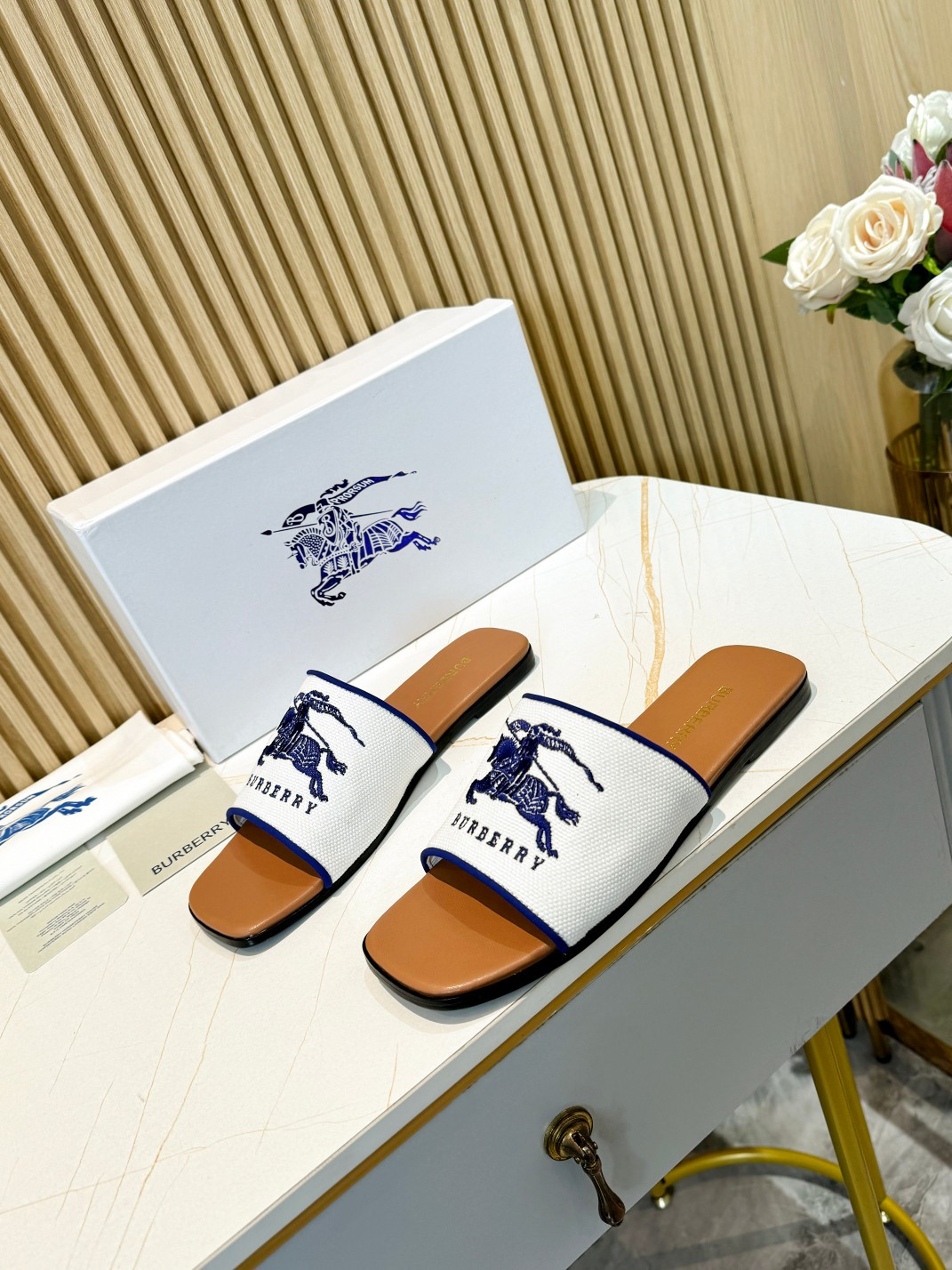 UA Bv*b*rry Slides