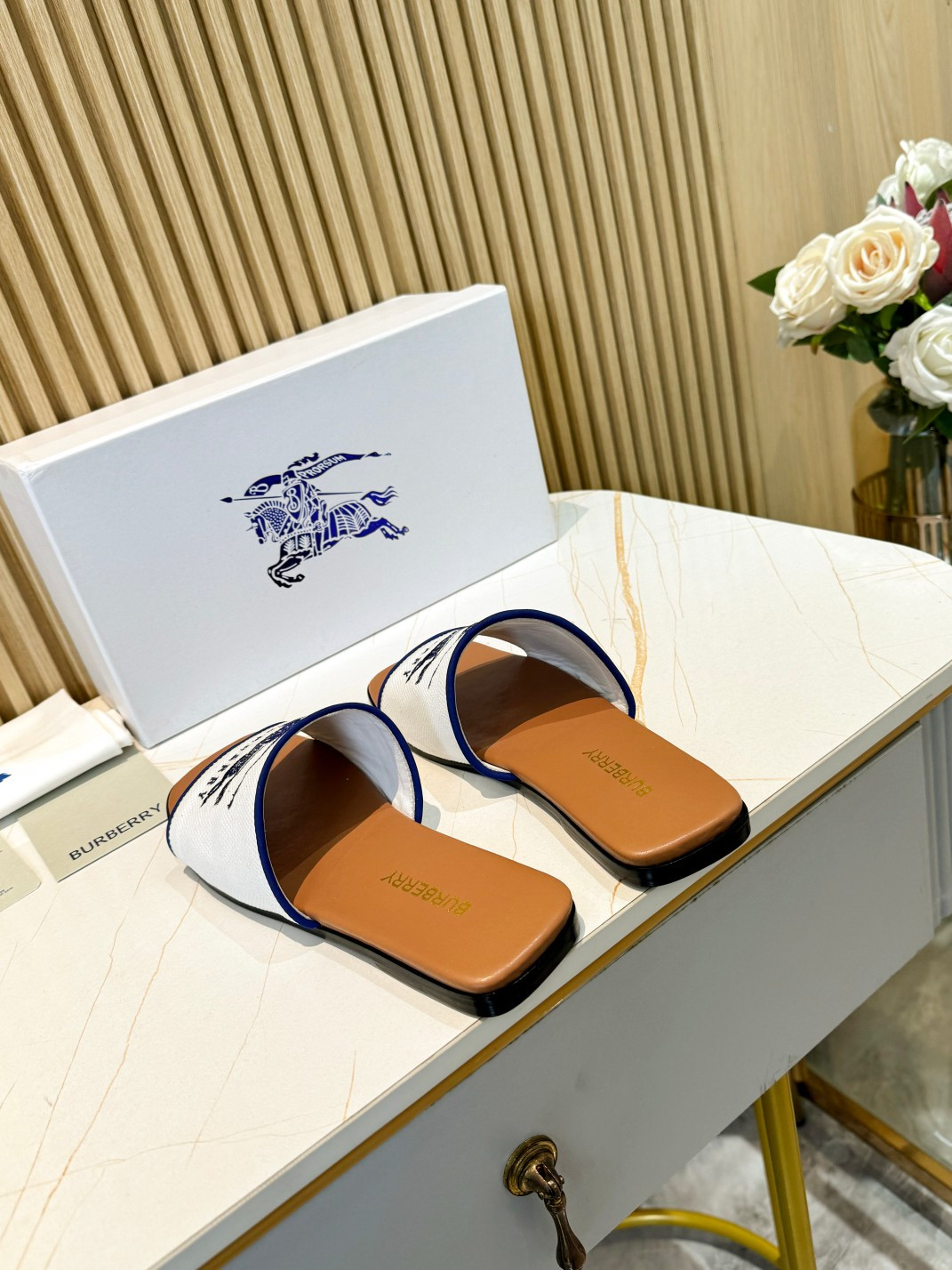 UA Bv*b*rry Slides