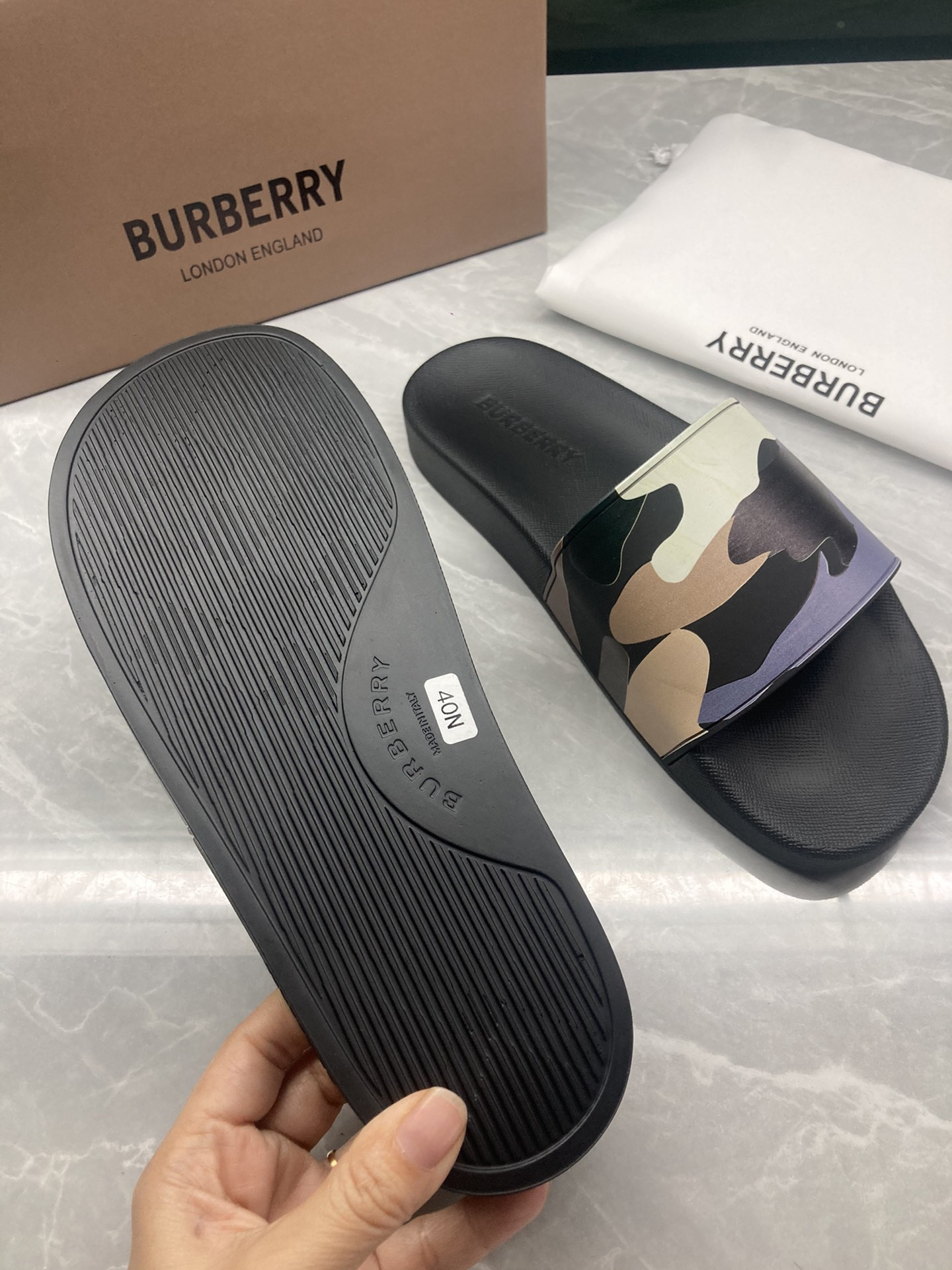 Bv*b*rry Slides