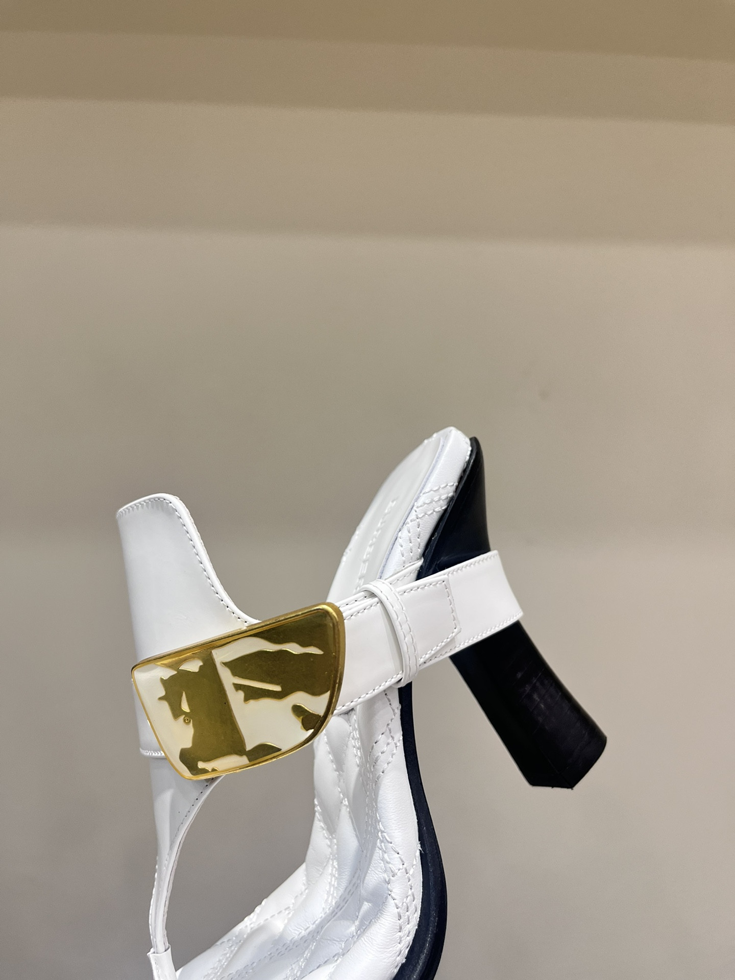 UA Bv*b*rry Slides