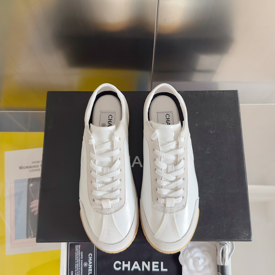 UA Ch**el SNEAKER