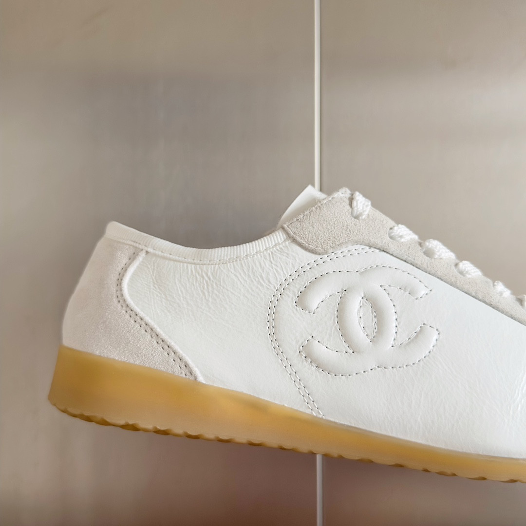 UA Ch**el SNEAKER