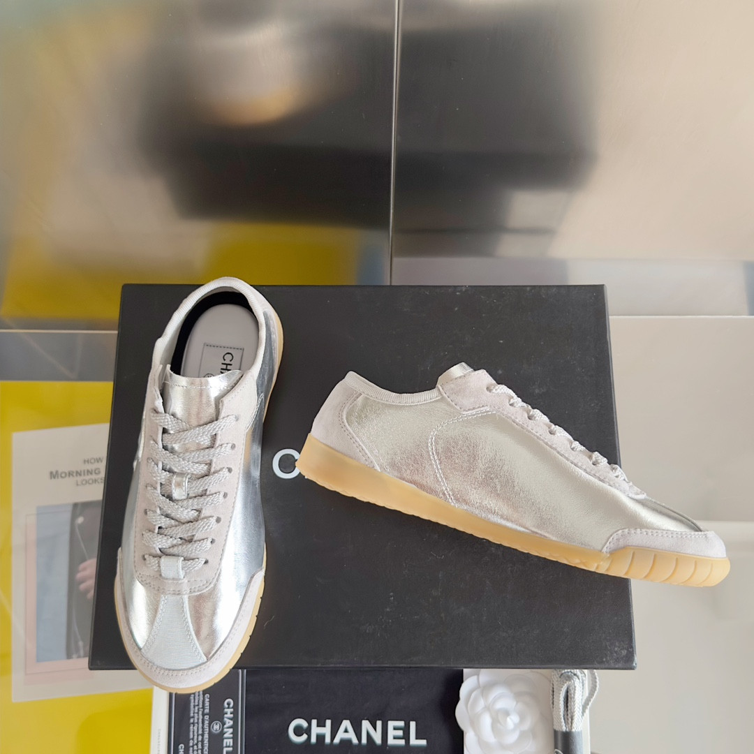 UA Ch**el SNEAKER