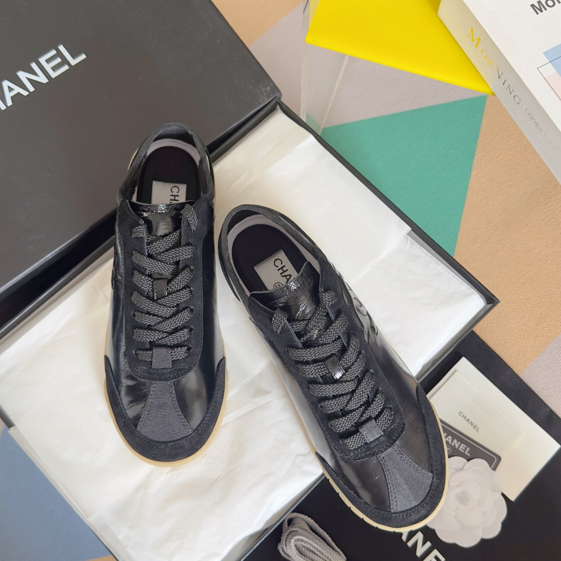 UA Ch**el SNEAKER