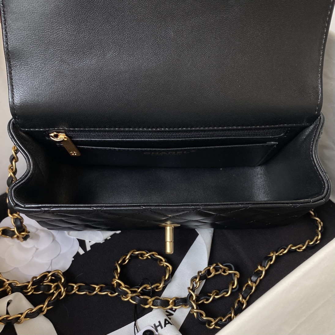 MINI FLAP BAG WITH TOP HANDLE 24C 12x20x6cm