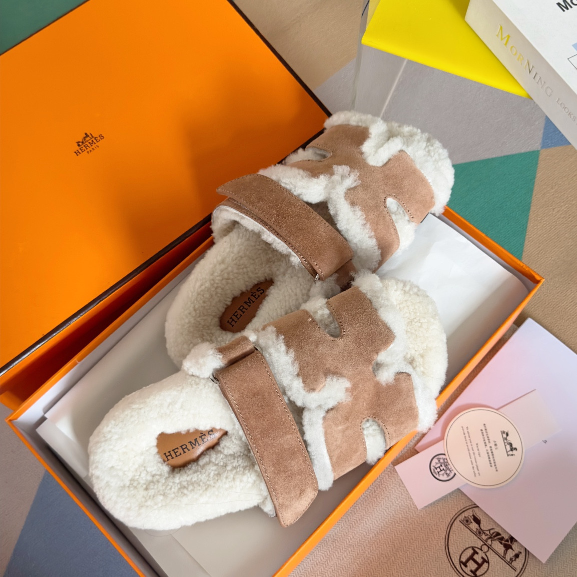 UA H**me5 Chypre sandal