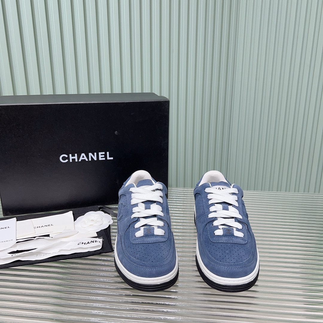 UA Ch**el SNEAKER