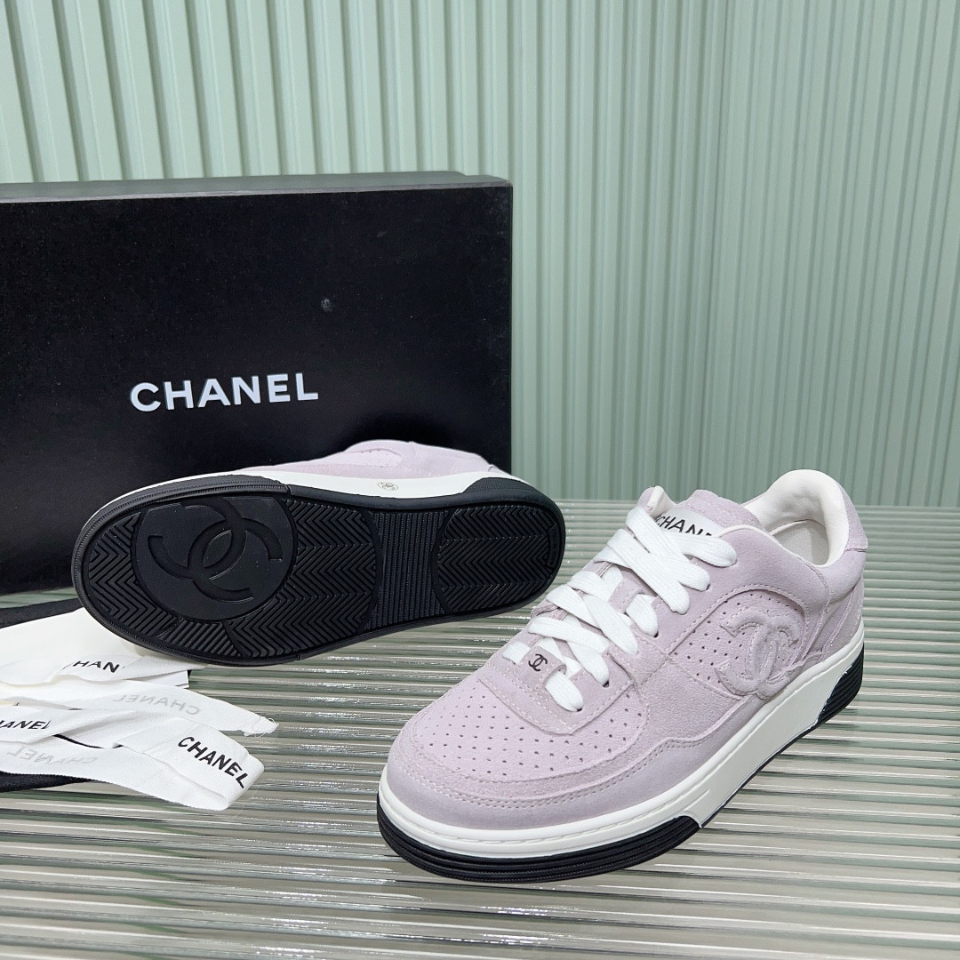 UA Ch**el SNEAKER