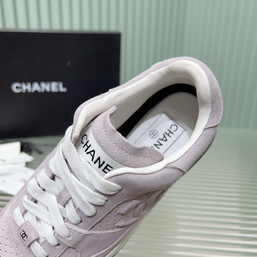 UA Ch**el SNEAKER