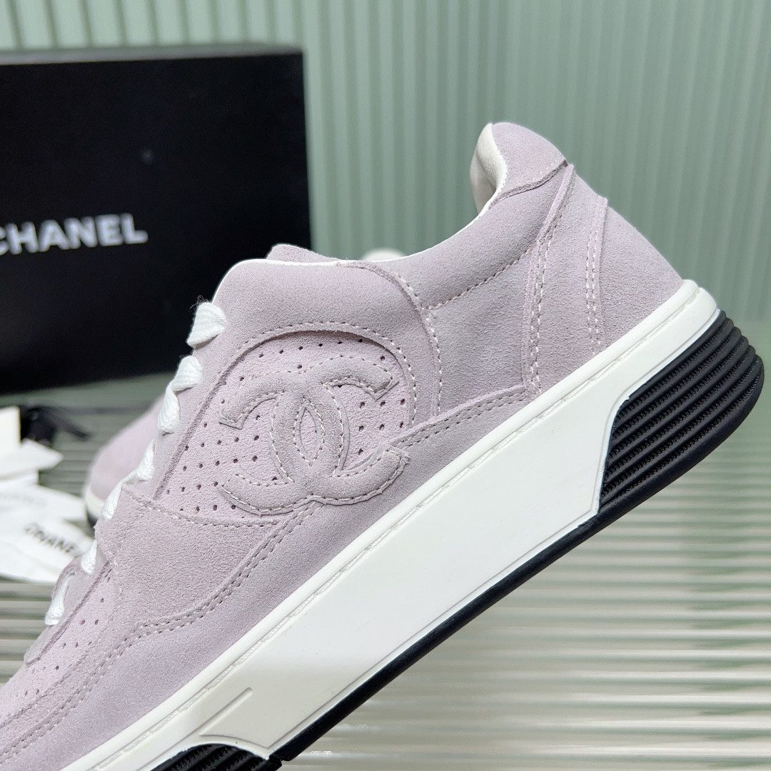 UA Ch**el SNEAKER