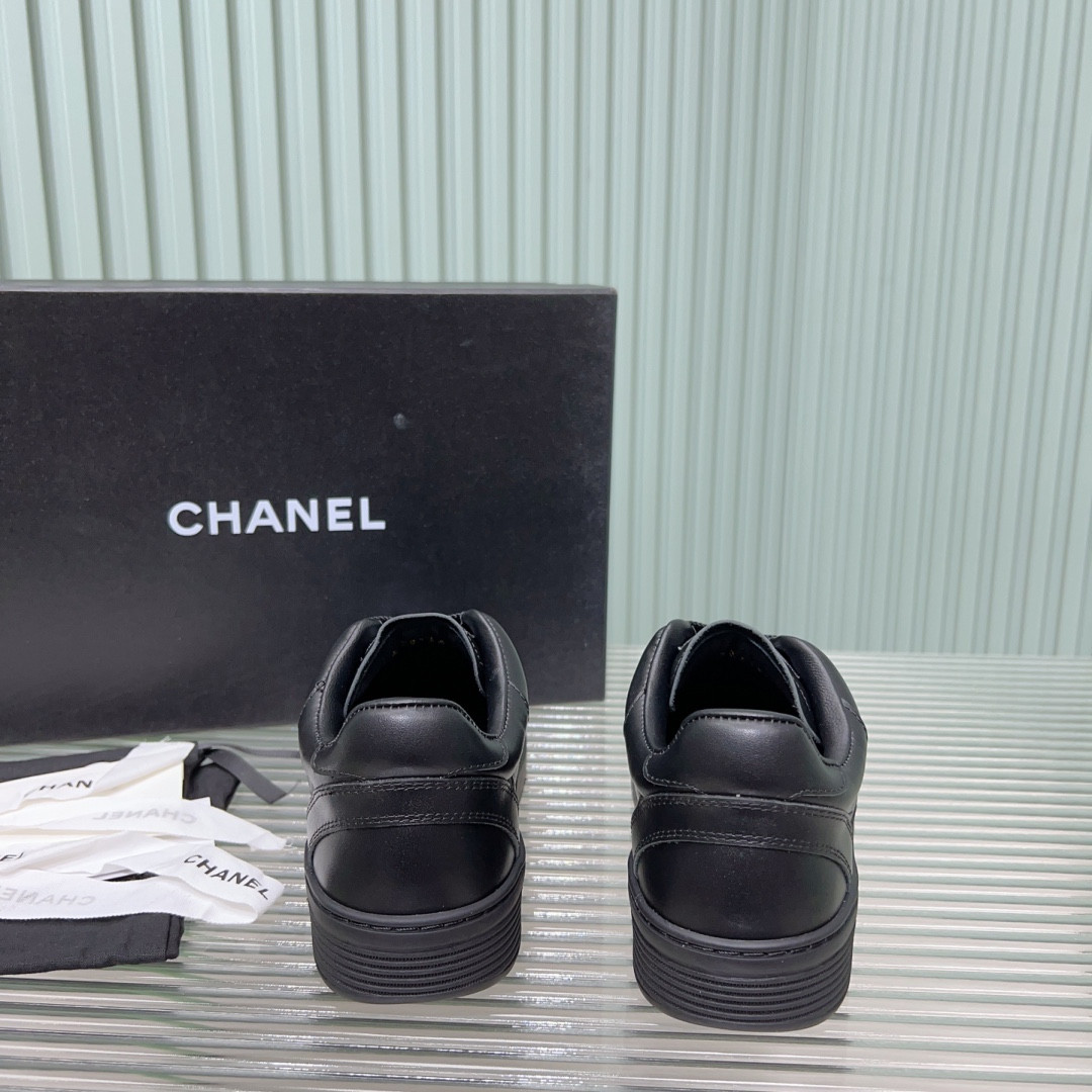 UA Ch**el SNEAKER