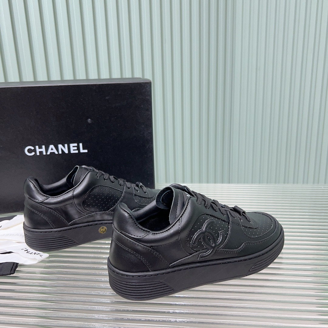 UA Ch**el SNEAKER