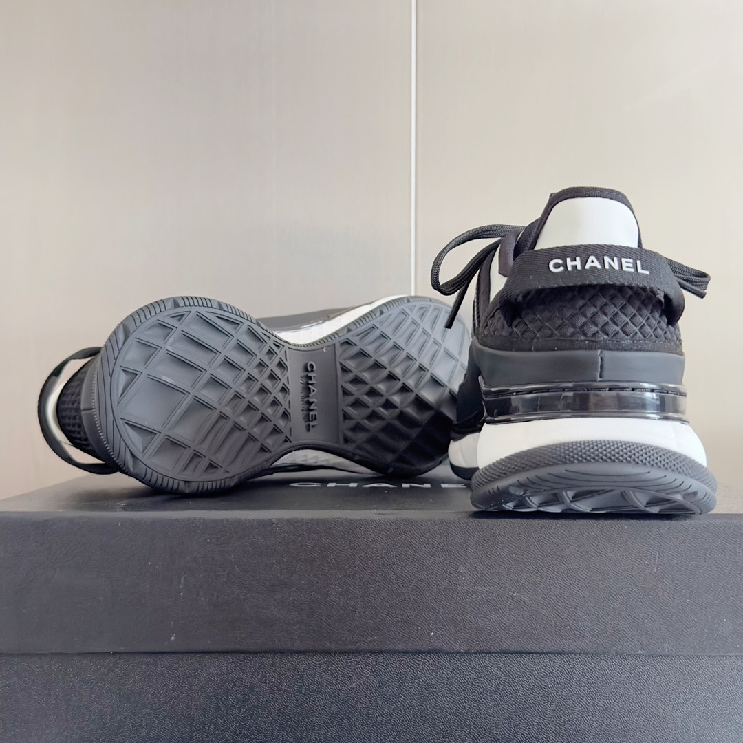 UA Ch**el SNEAKER