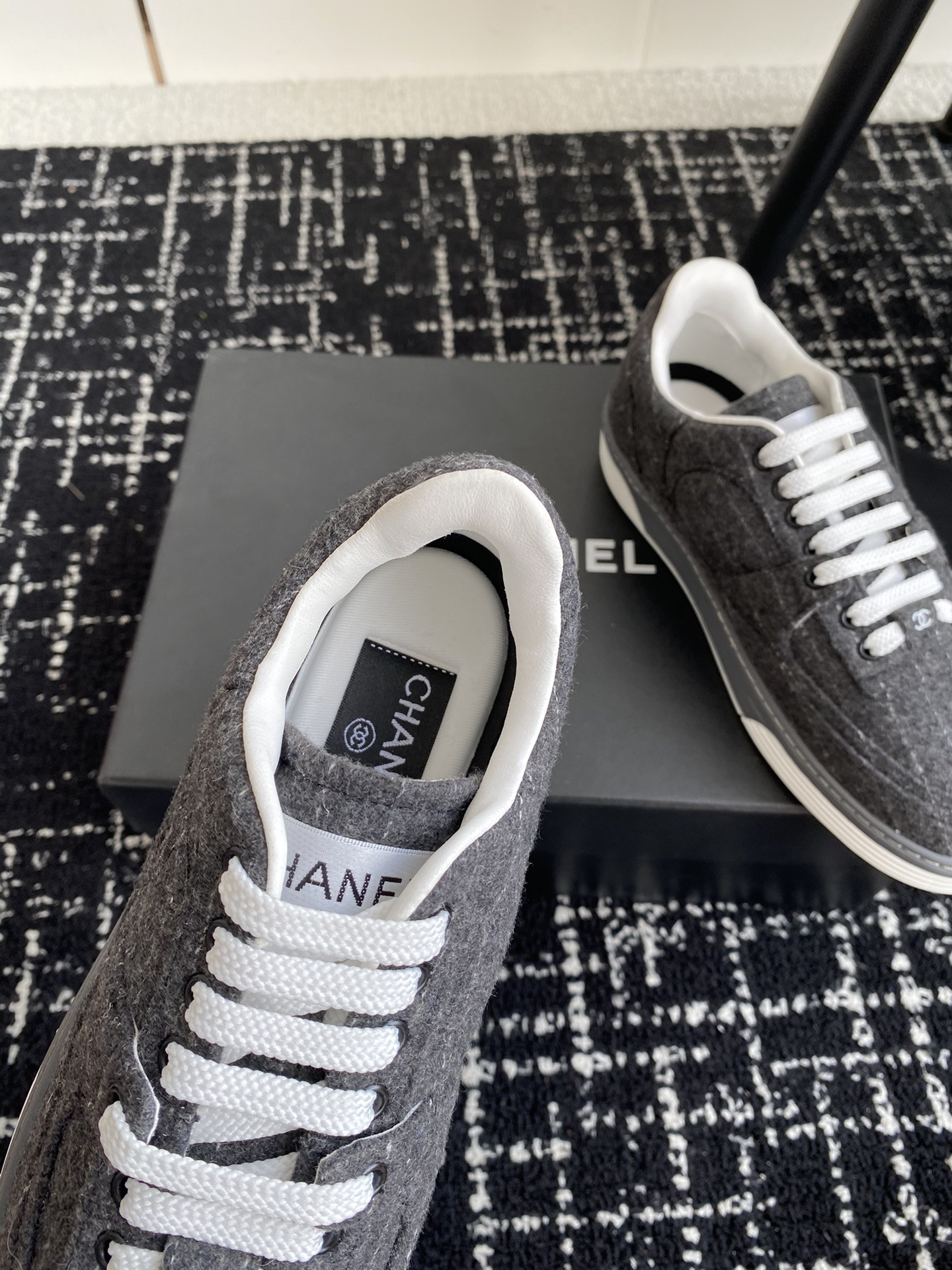UA Ch**el SNEAKER
