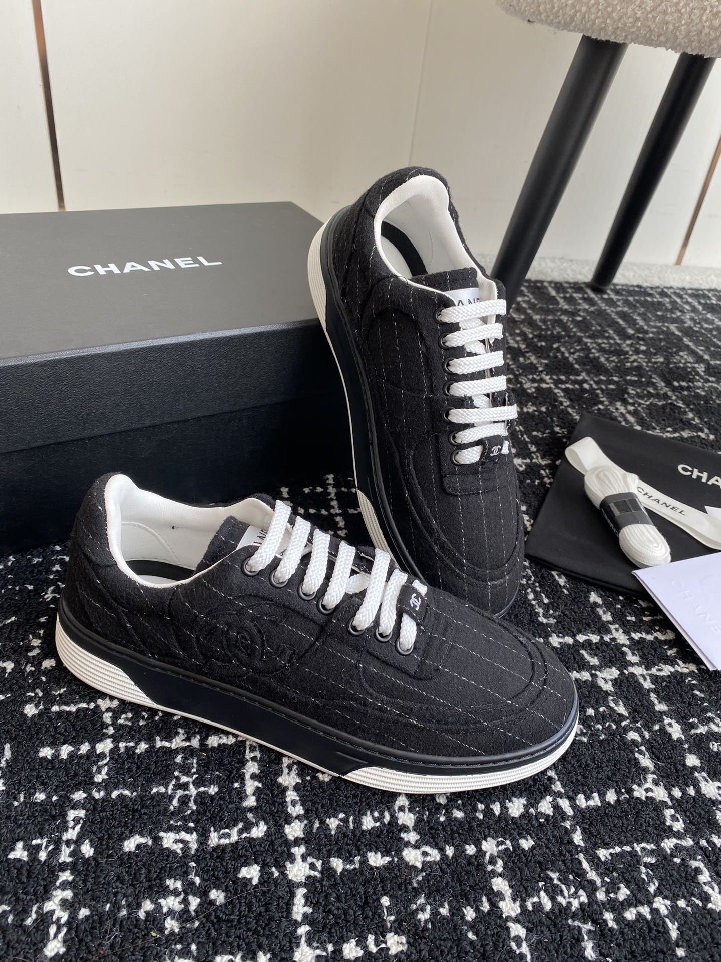 UA Ch**el SNEAKER