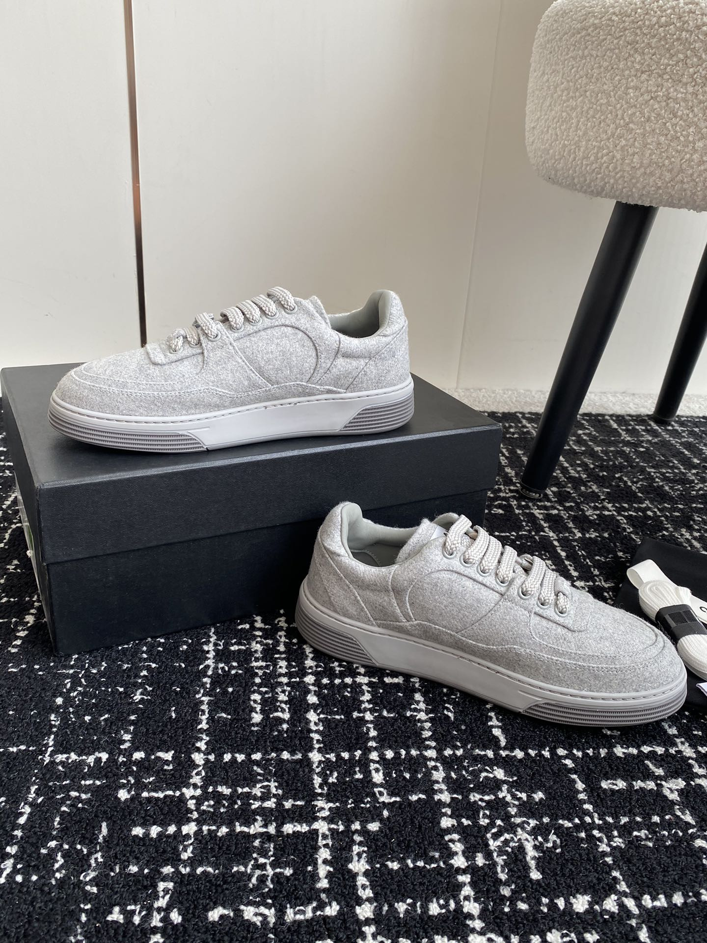 UA Ch**el SNEAKER