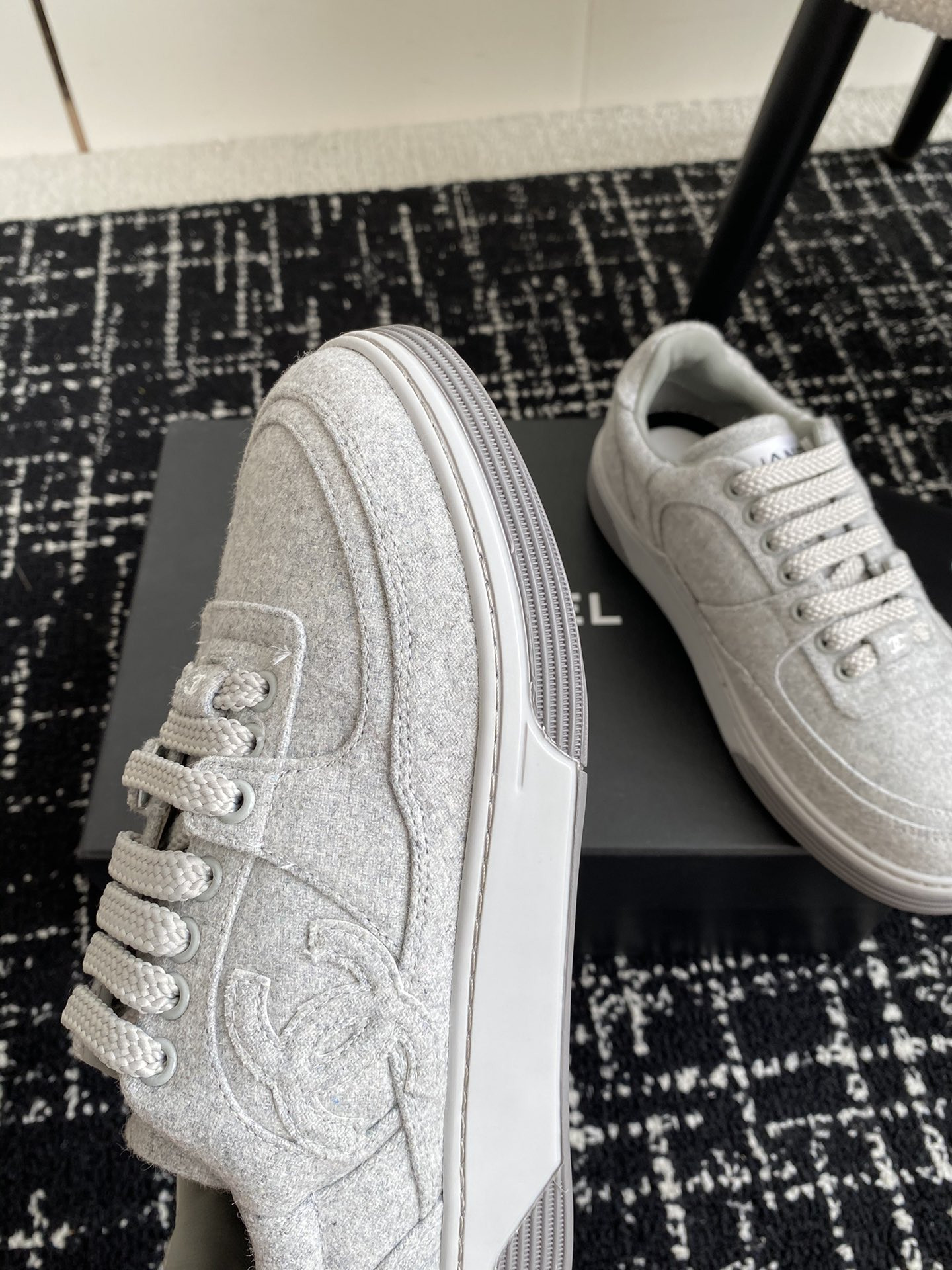 UA Ch**el SNEAKER