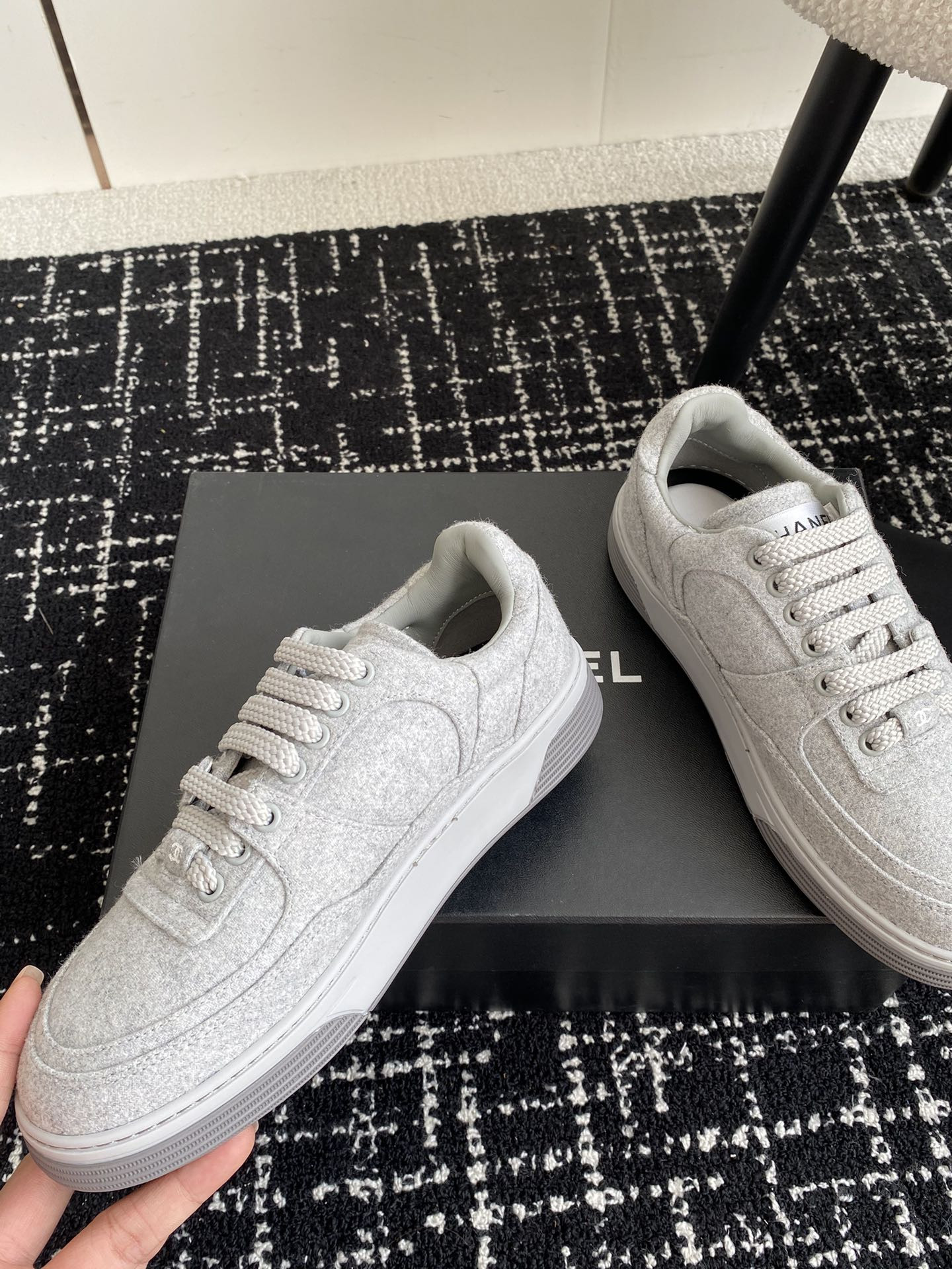 UA Ch**el SNEAKER