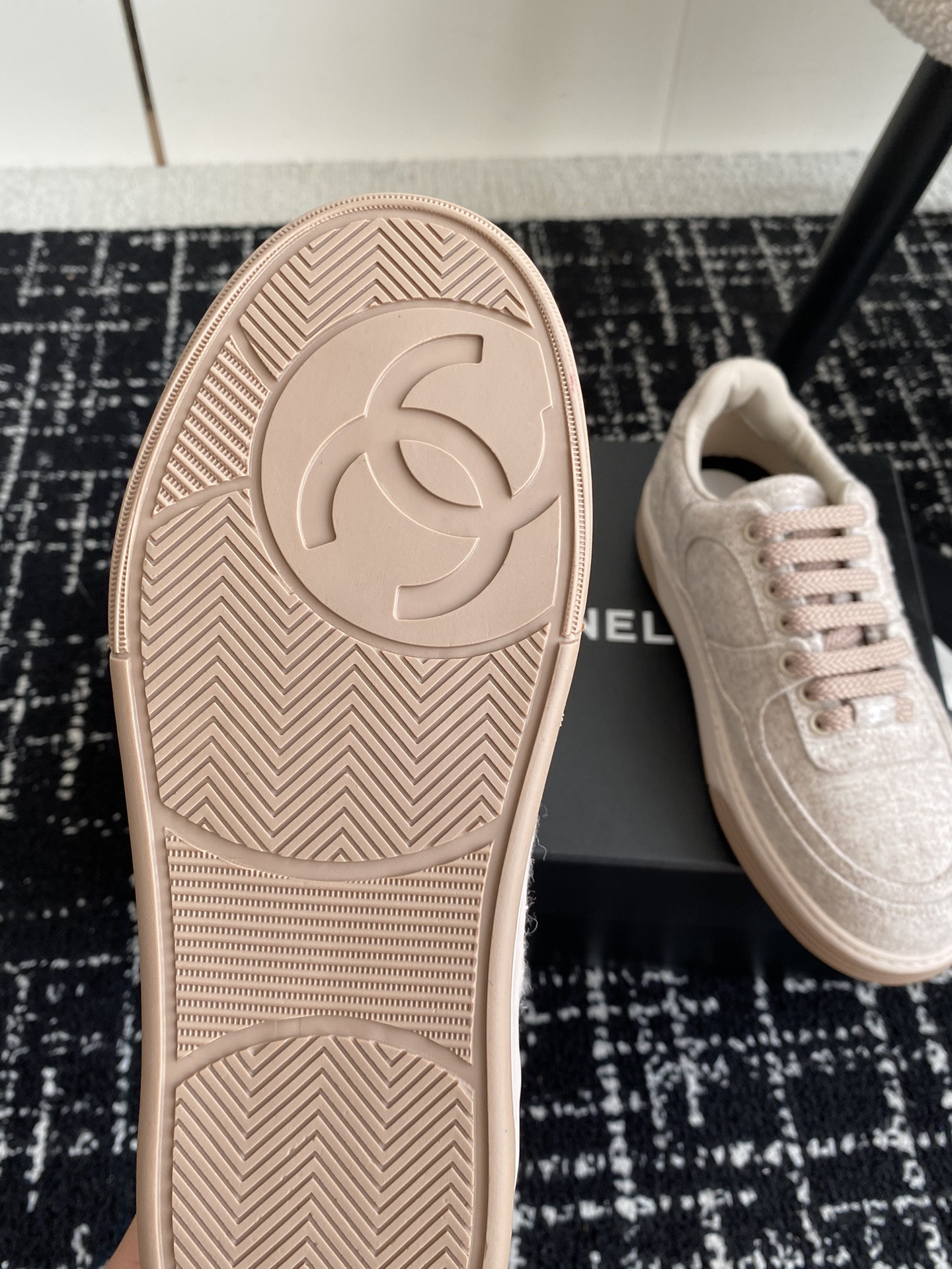 UA Ch**el SNEAKER