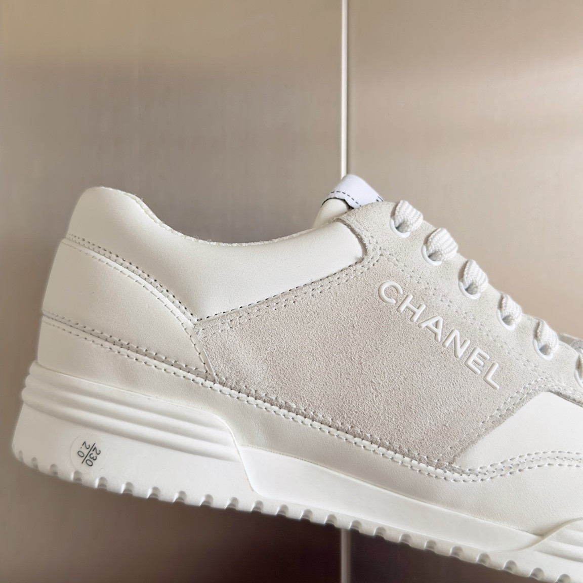 ua Ch**el sneaker