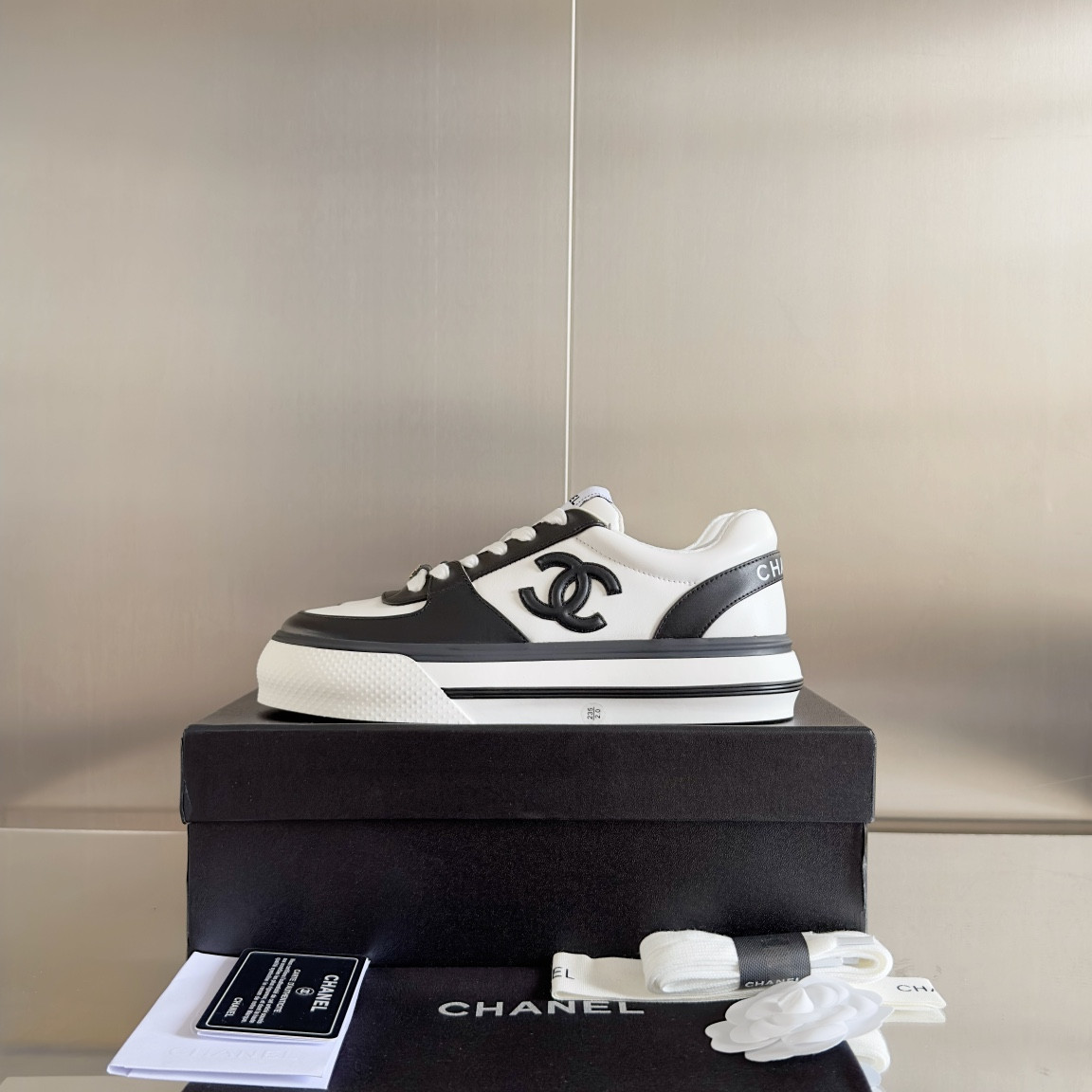 UA Ch**el SNEAKER