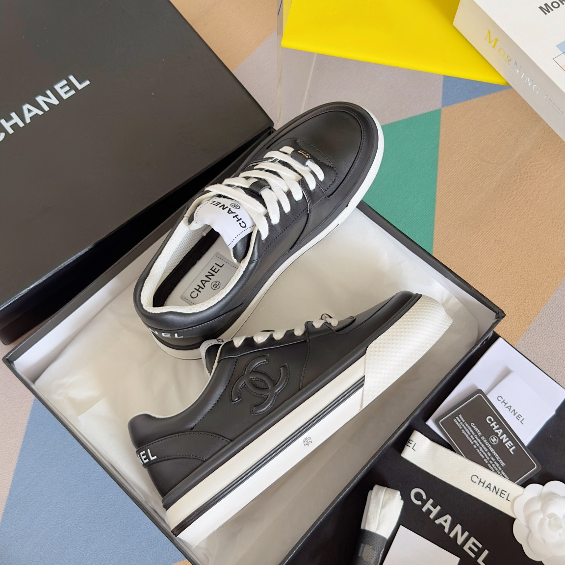 UA Ch**el SNEAKER