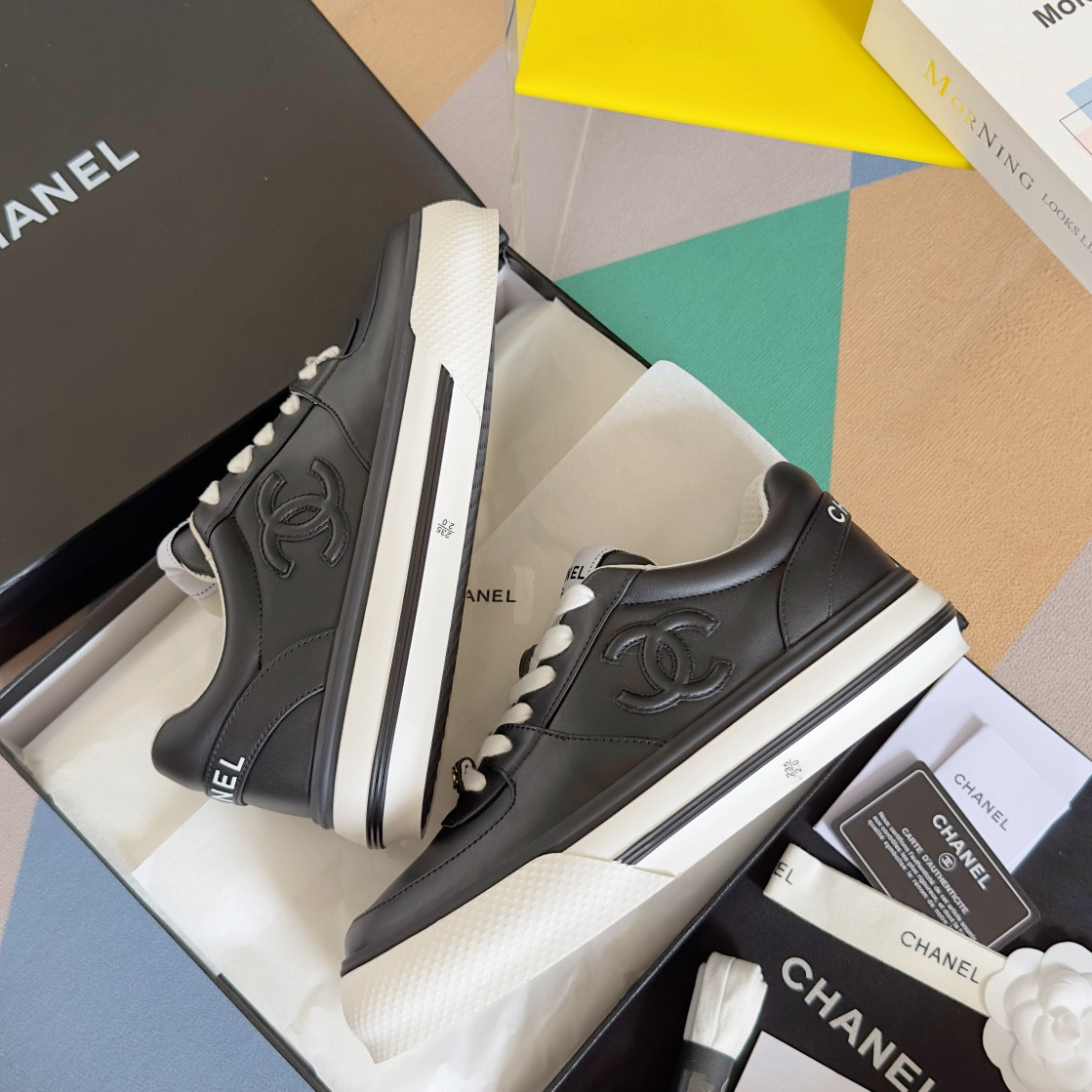 UA Ch**el SNEAKER