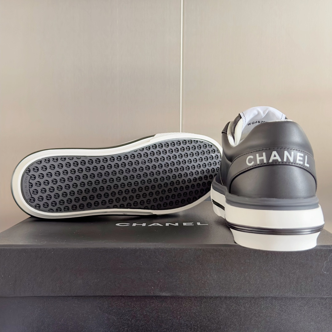 UA Ch**el SNEAKER