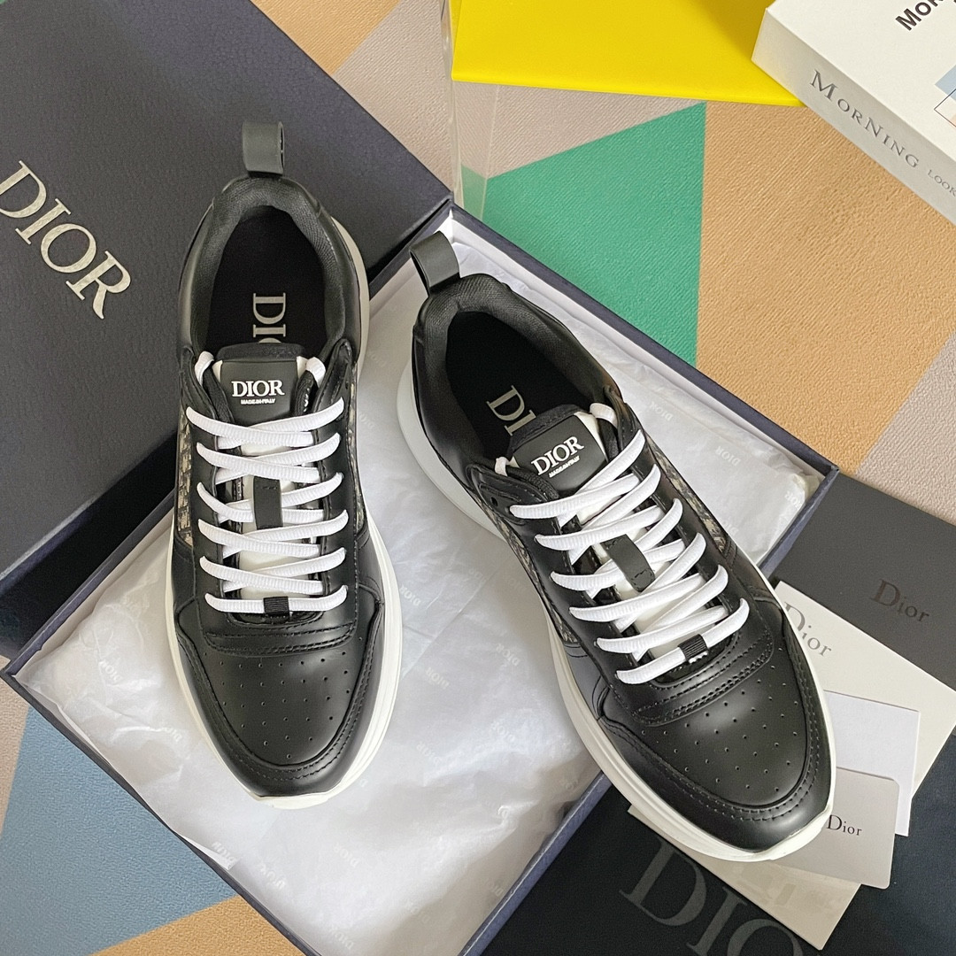 UA D10r B25 Runner Sneaker