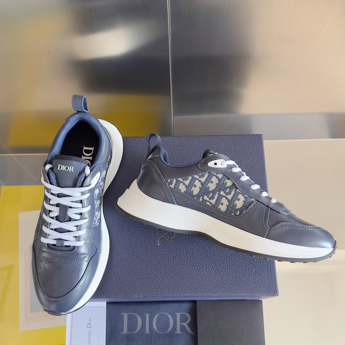 UA D10r B25 Runner Sneaker