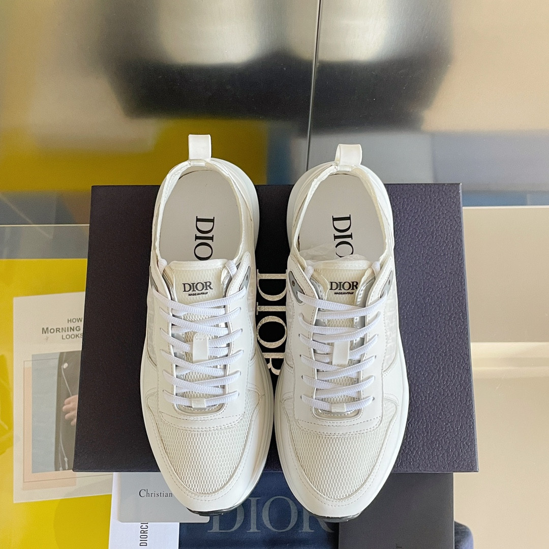 UA D10r B25 Runner Sneaker