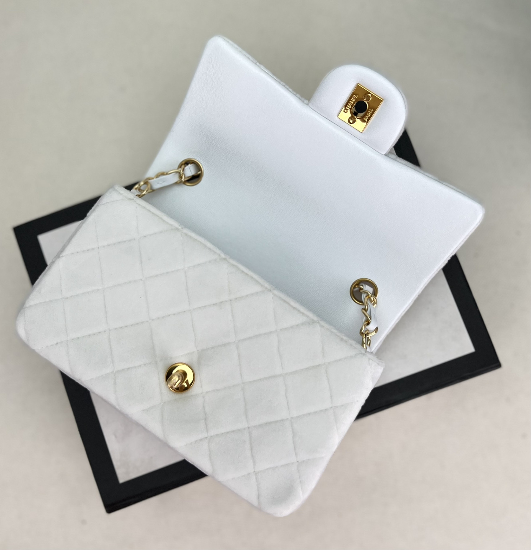 Ch**el Classic Flap Bag 20cm