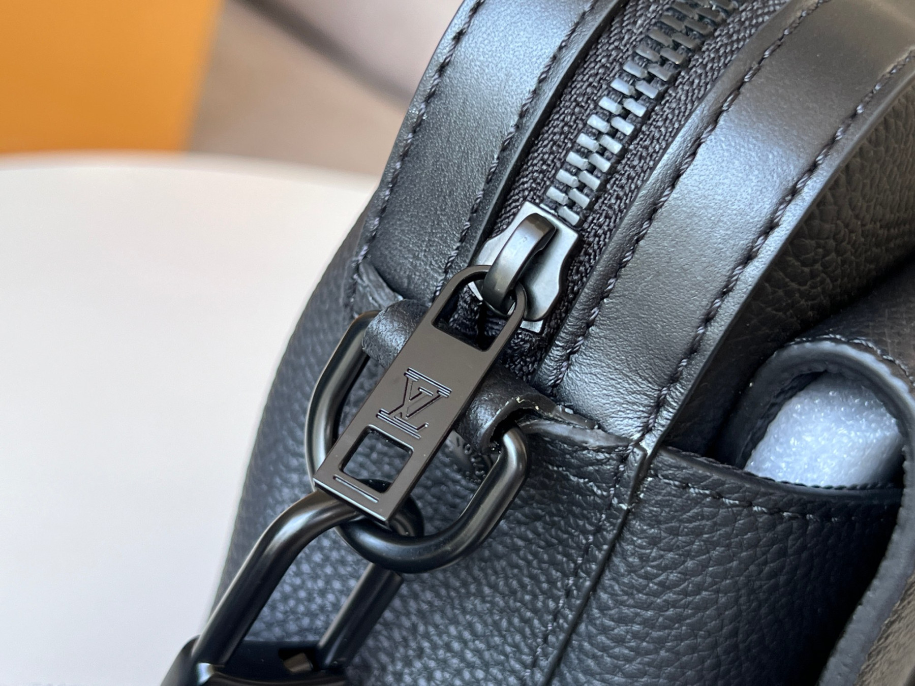 LV Fastline Messenger M22482 23.5×18×7CM