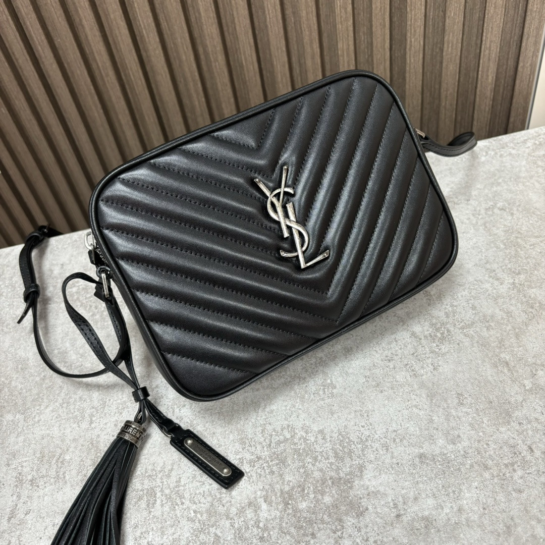 Y51 LOU camera bag in quilted leather 23x16x6cm