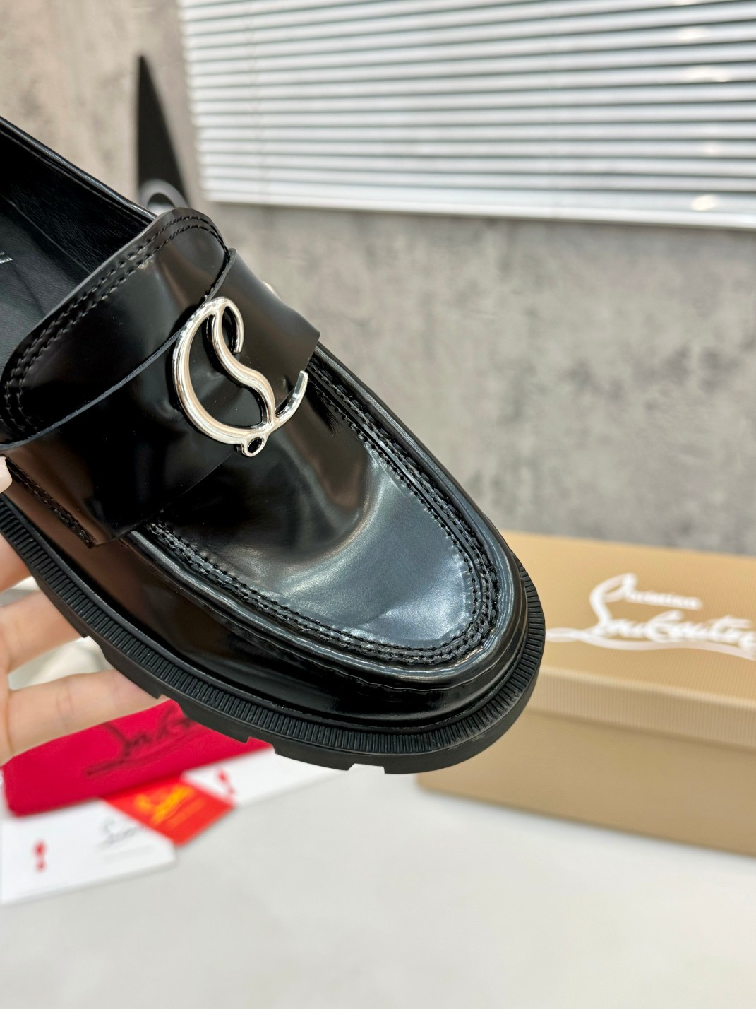 UA Chr1st1an Louboutin(CL) logo design,the latest runway version of the red-soled shoes